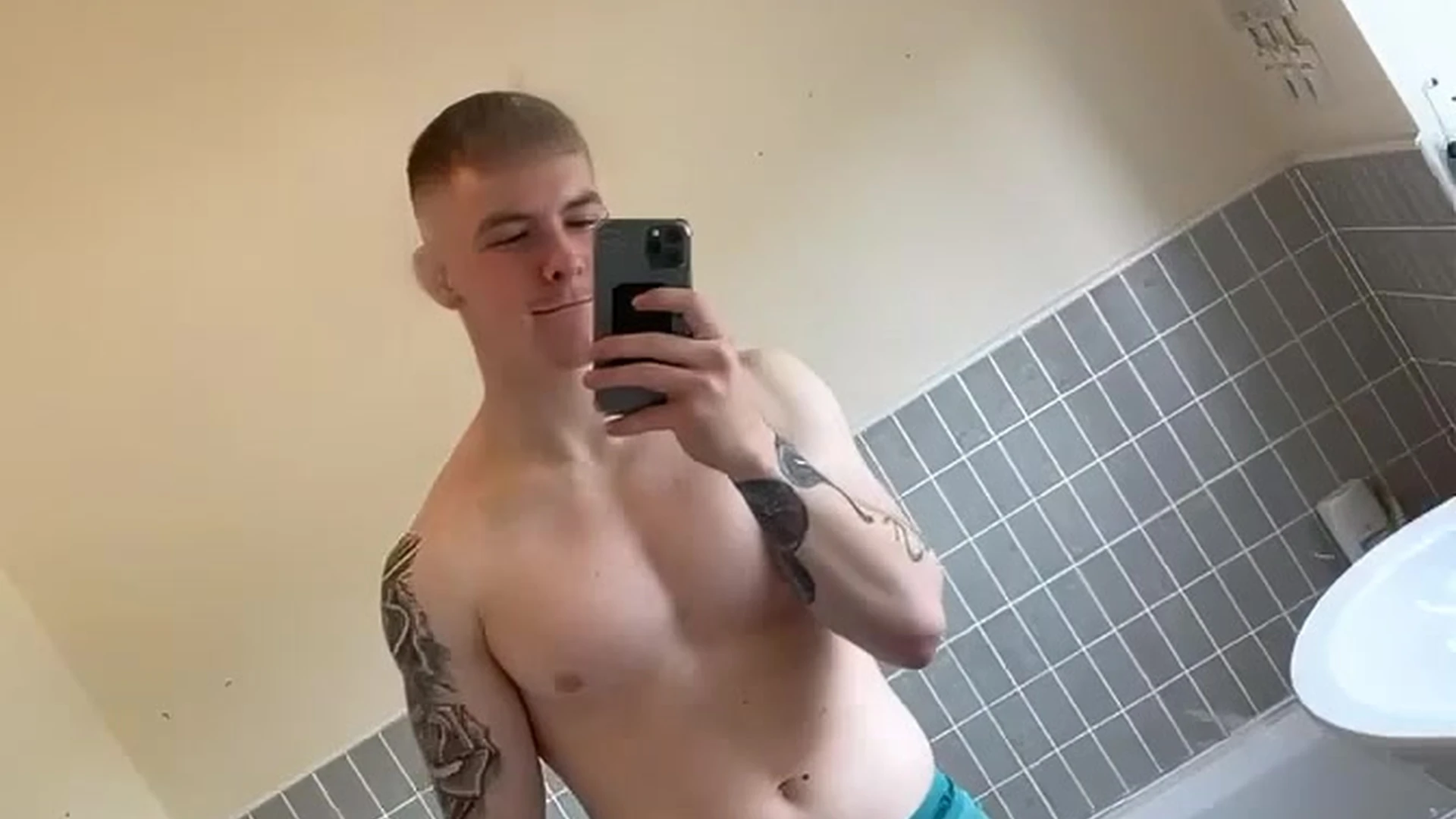 Assertive Tom Simpson of leak Clip