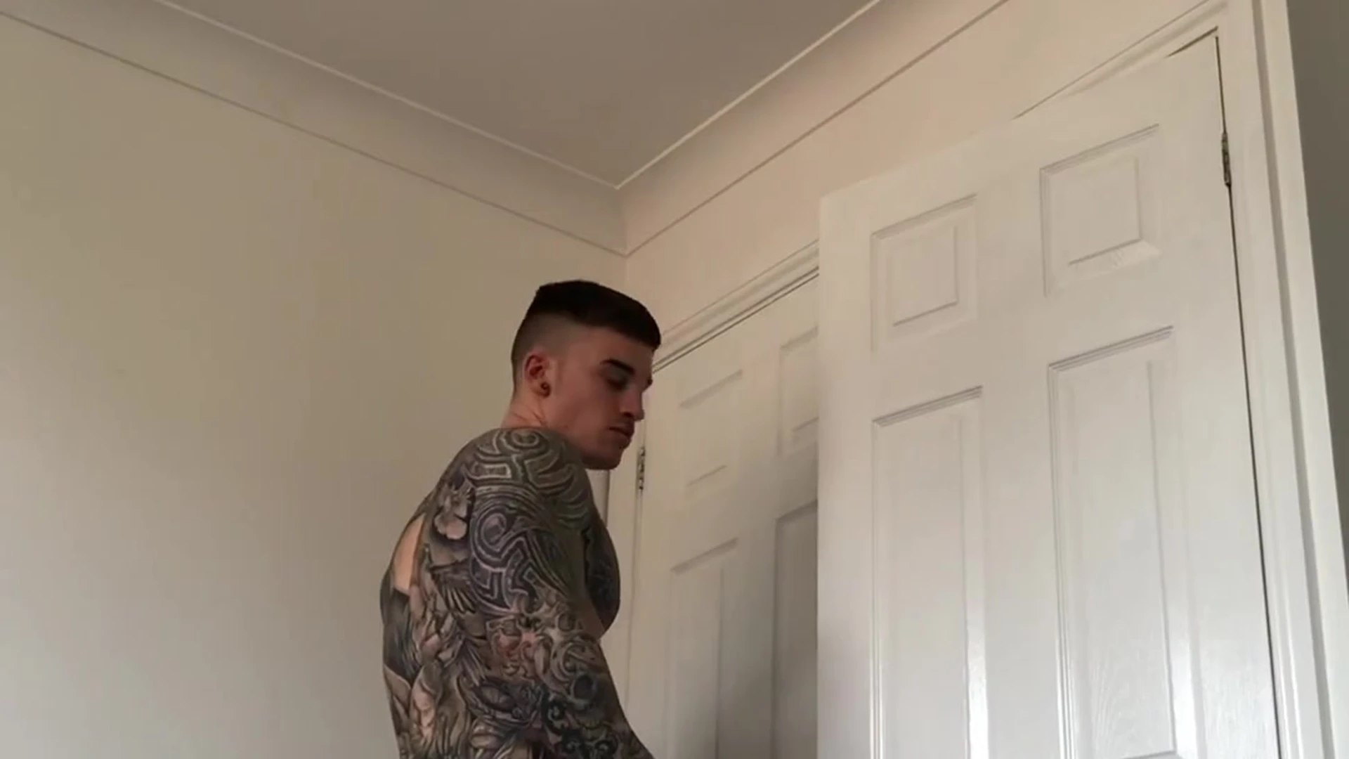 Exposed BABE Cock-thirsty Chris Hatton