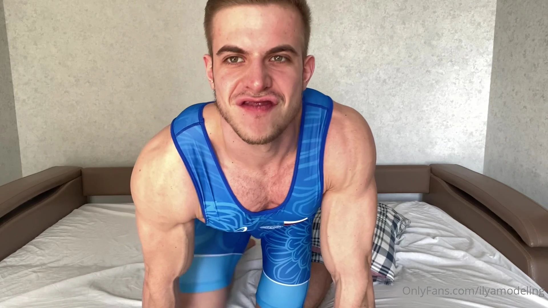 Angelic обильно кончающий MuscularFriend   PRIVATE