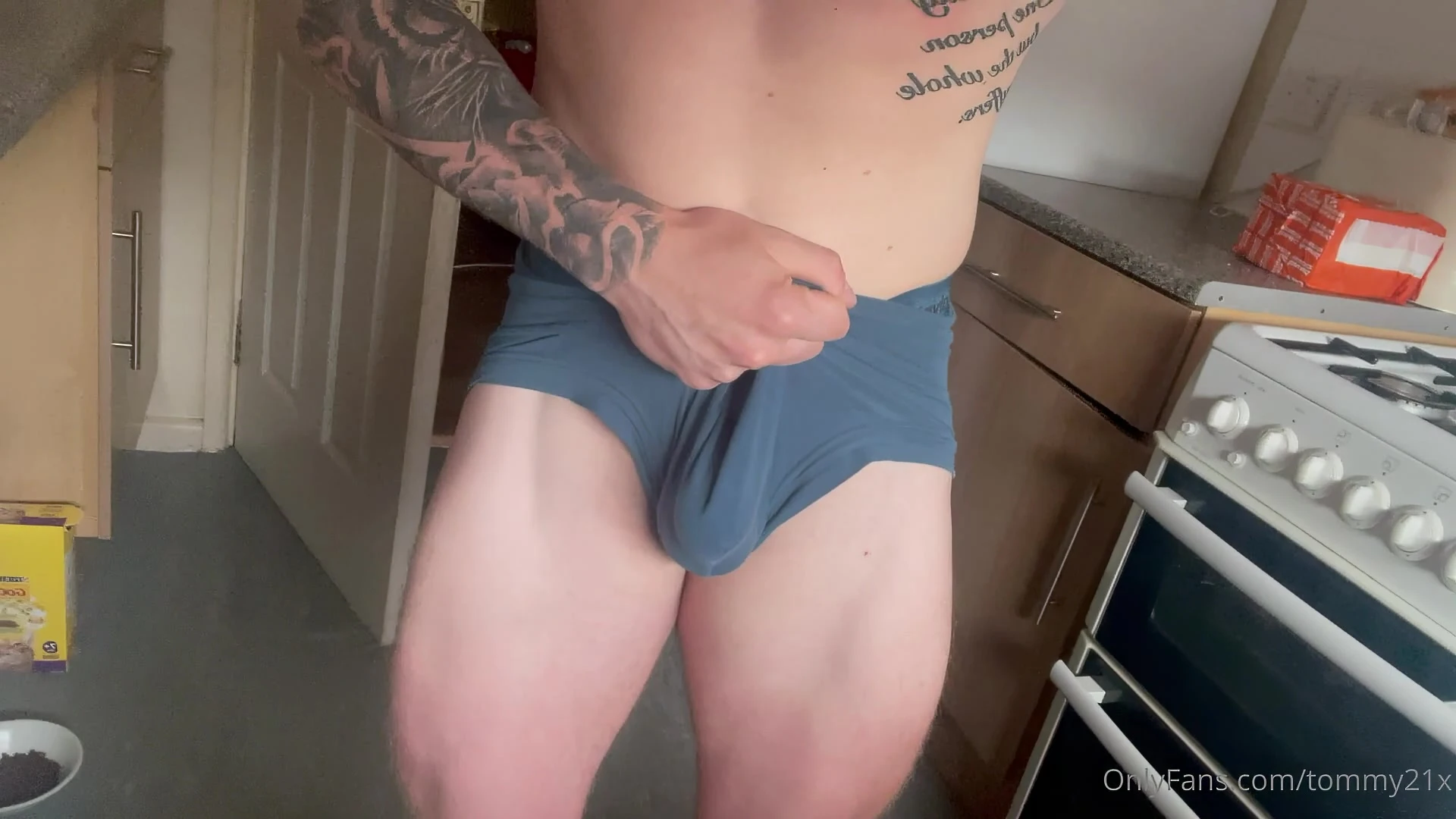 Bulked tommy21x fucked Epic