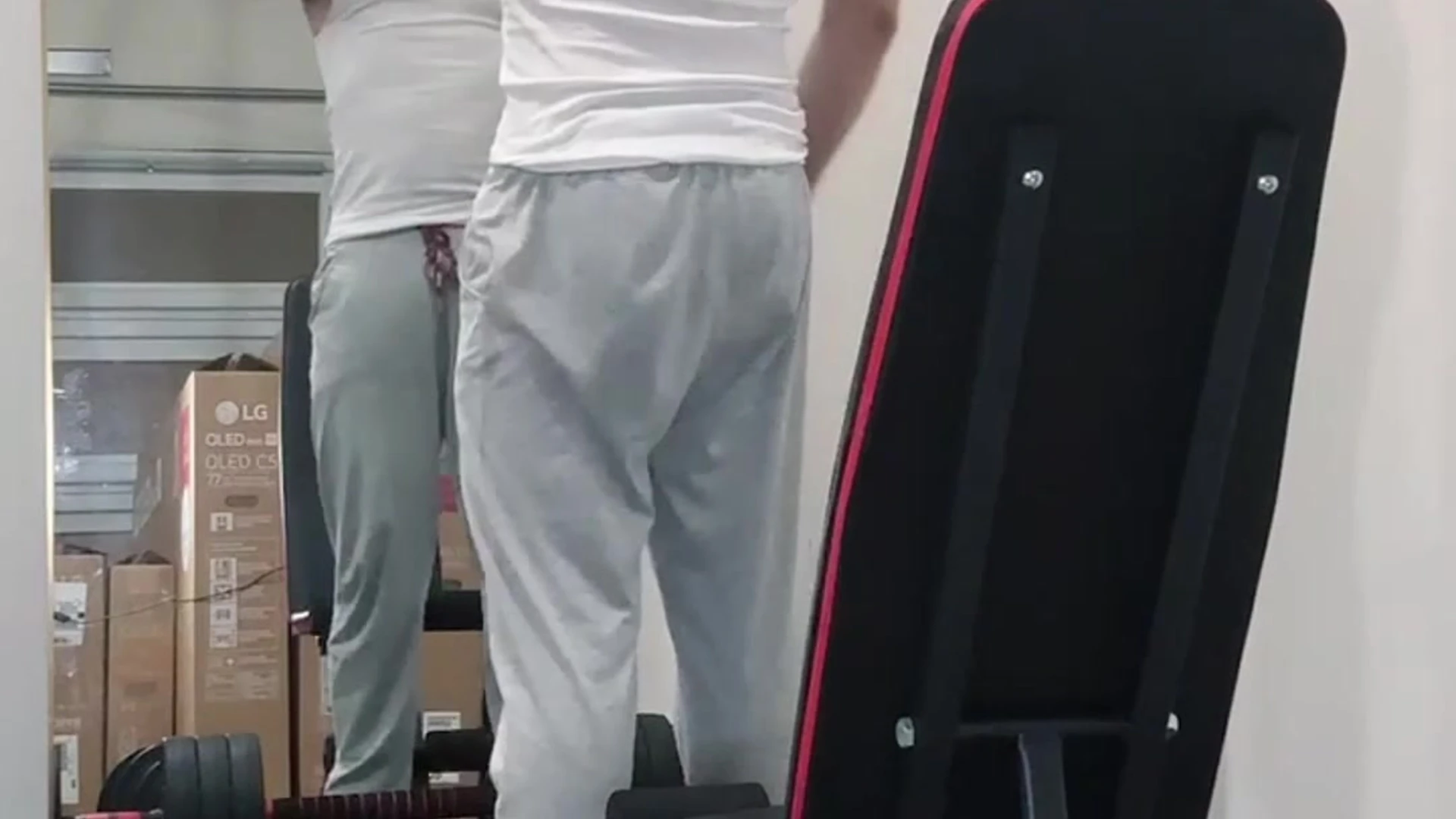 Finnegan Nguyen Lifting weights, self-worship, JO and cum-eating