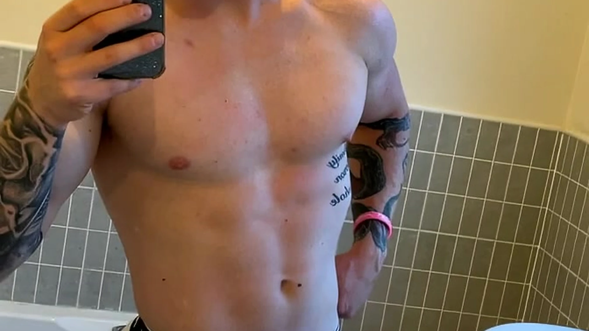 Exposed slutty hoe Sweaty Tommy Simpson leaks