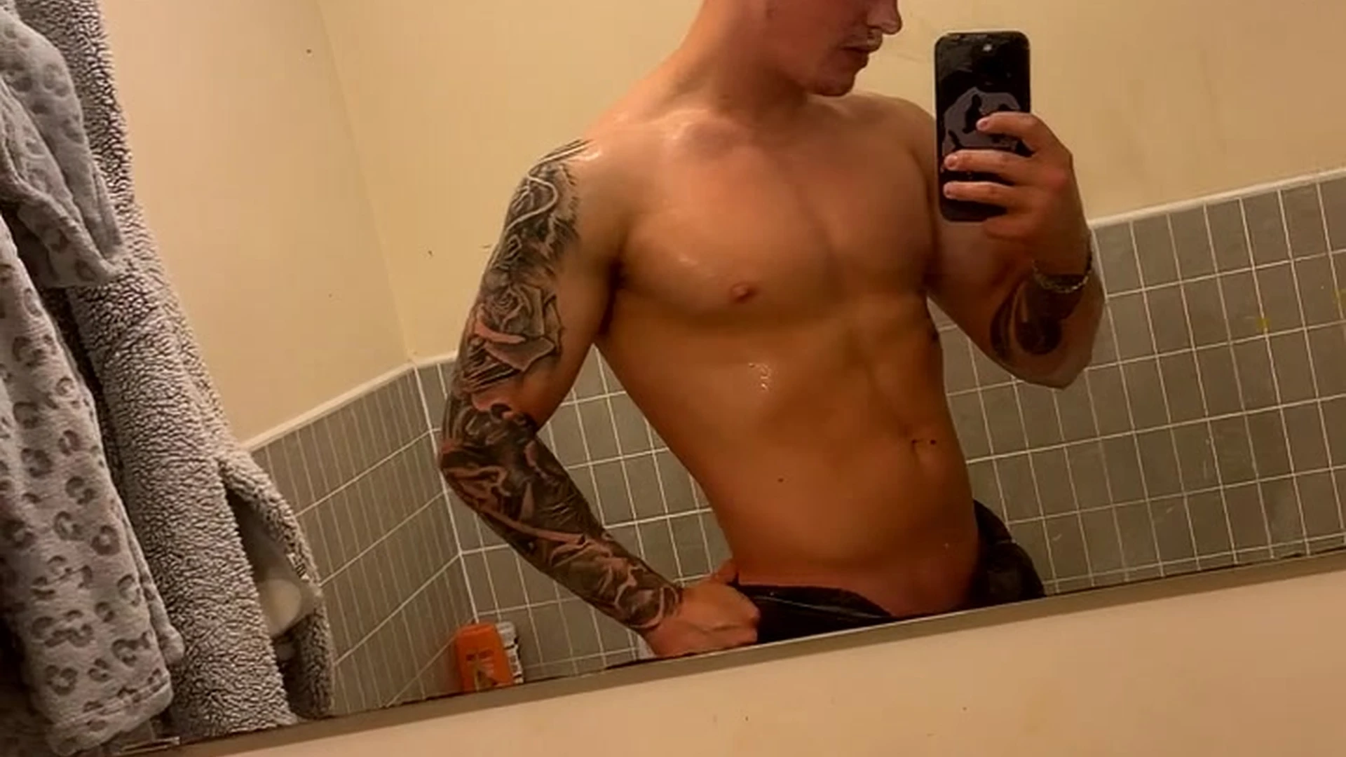 Epic Self-assured Assertive Tom Simpson nude pics