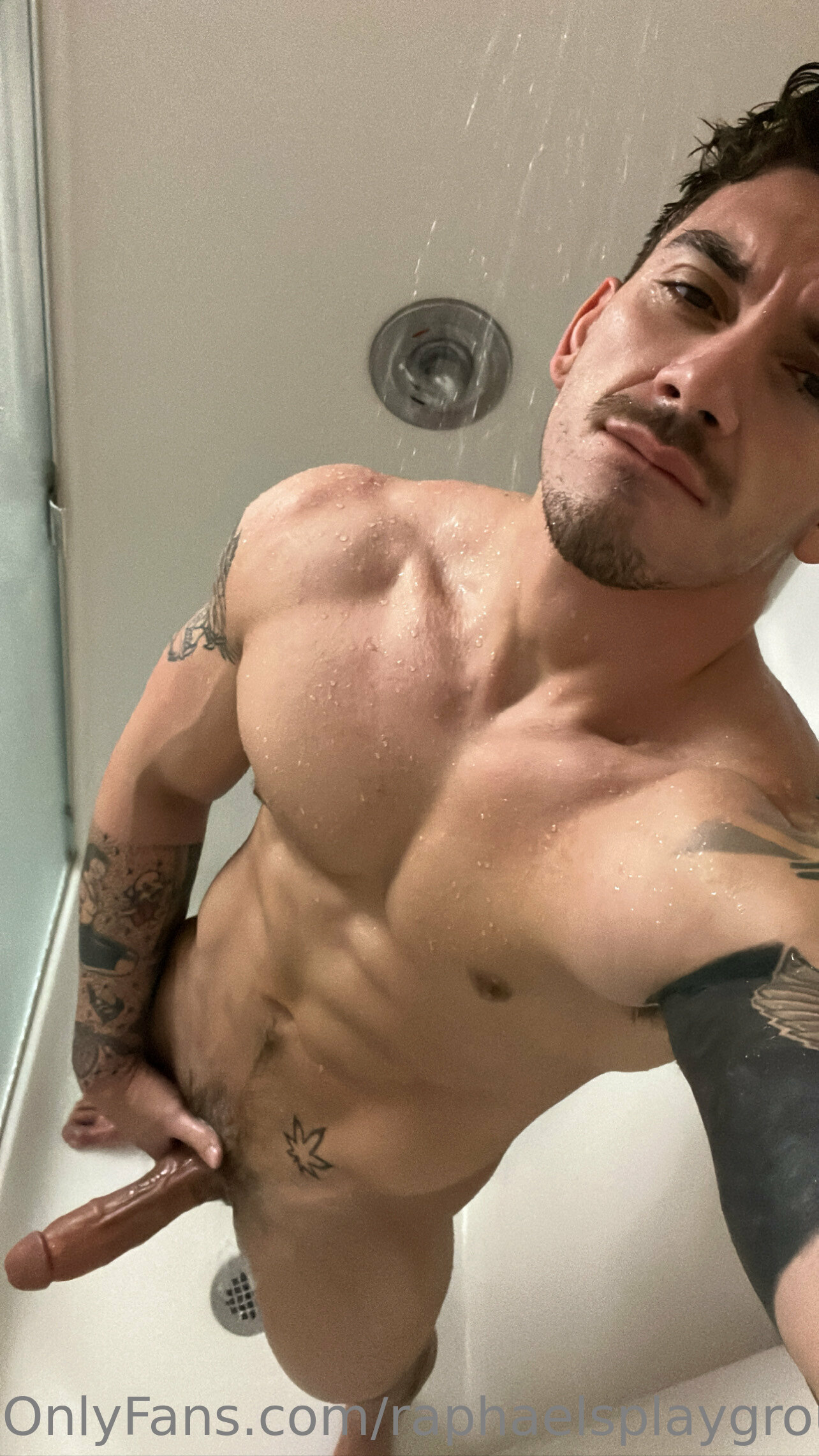 e-boy  dripping Raphael Lee pic porn