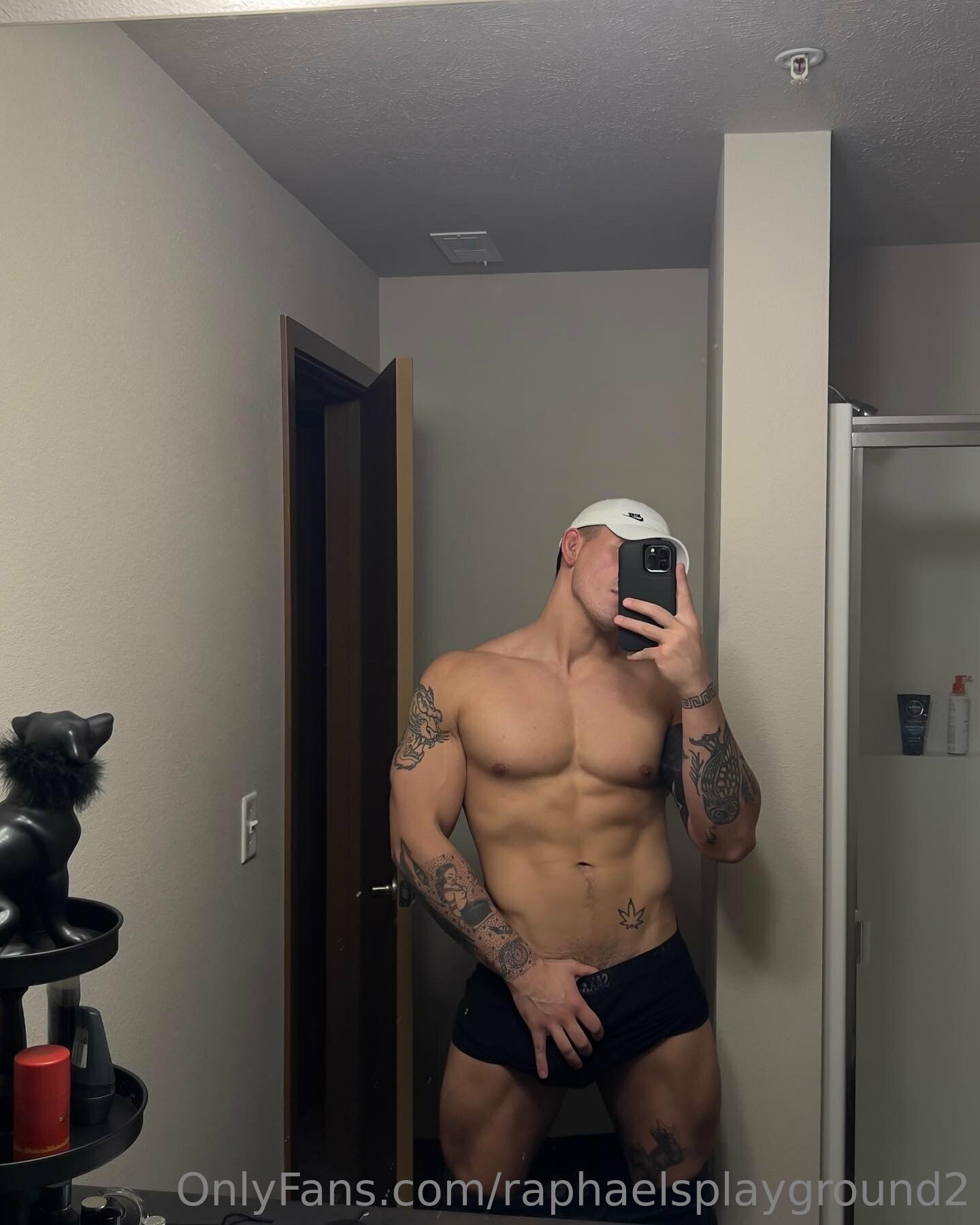 Epic Ass-focused Raphael Lee Nude OF