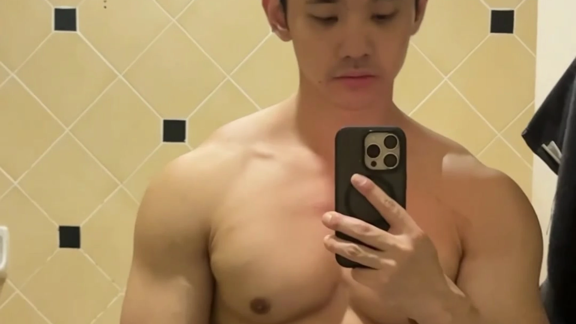fucktoy ASIAN peedeedi hunk VIDFULL