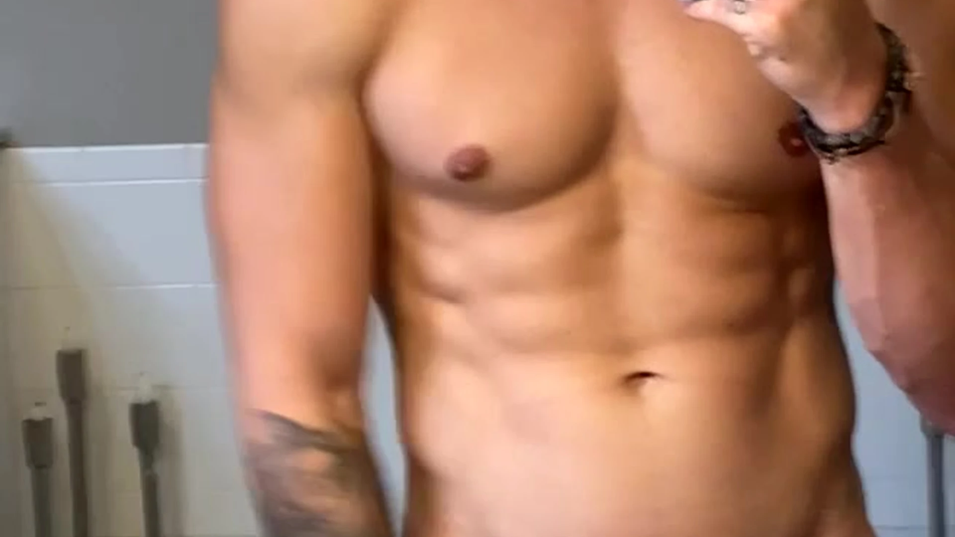 sweaty CurvedKing nude pic Sensational