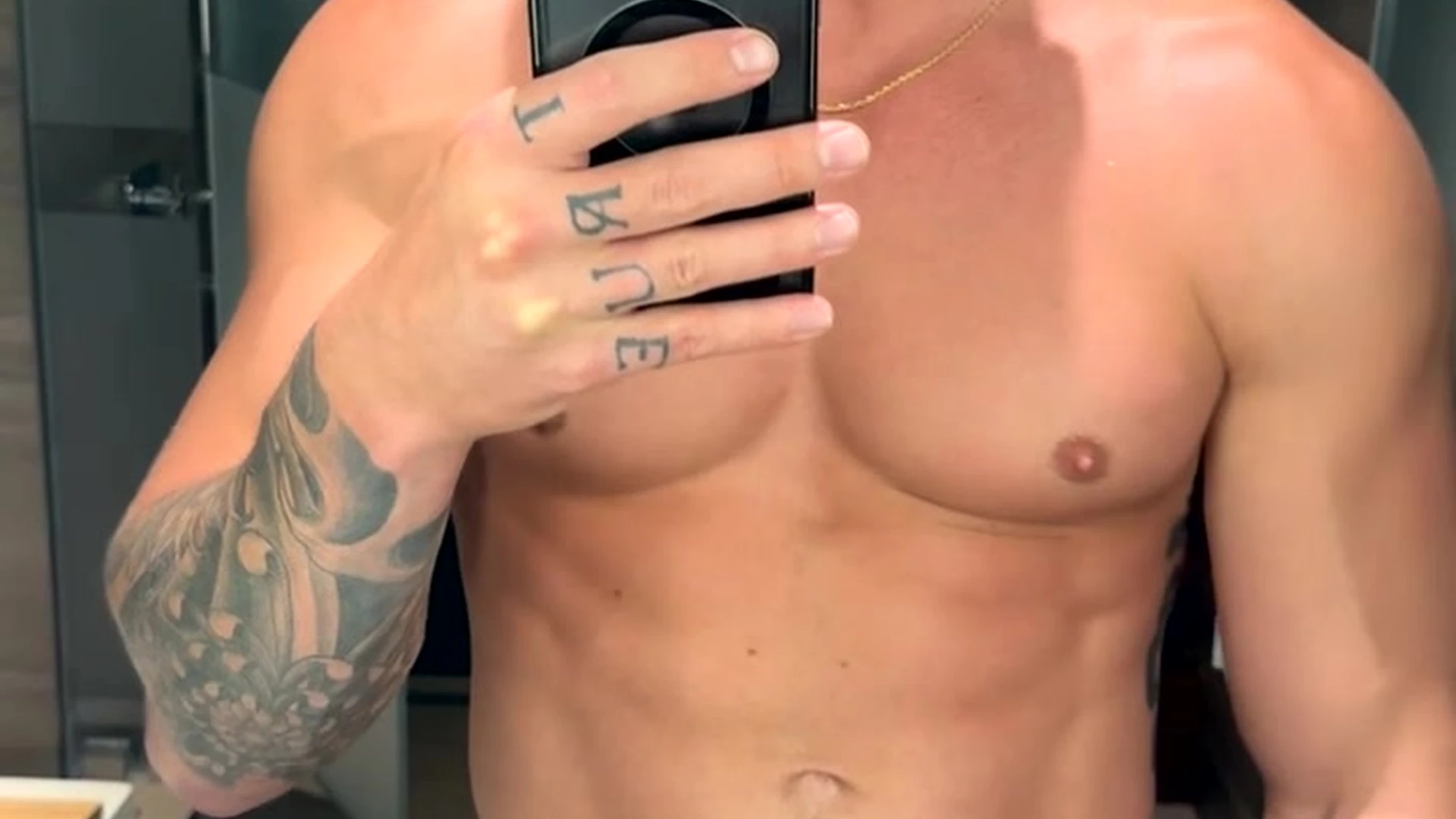 hot guy sucking leaking CurvedKing onlyfans leaked