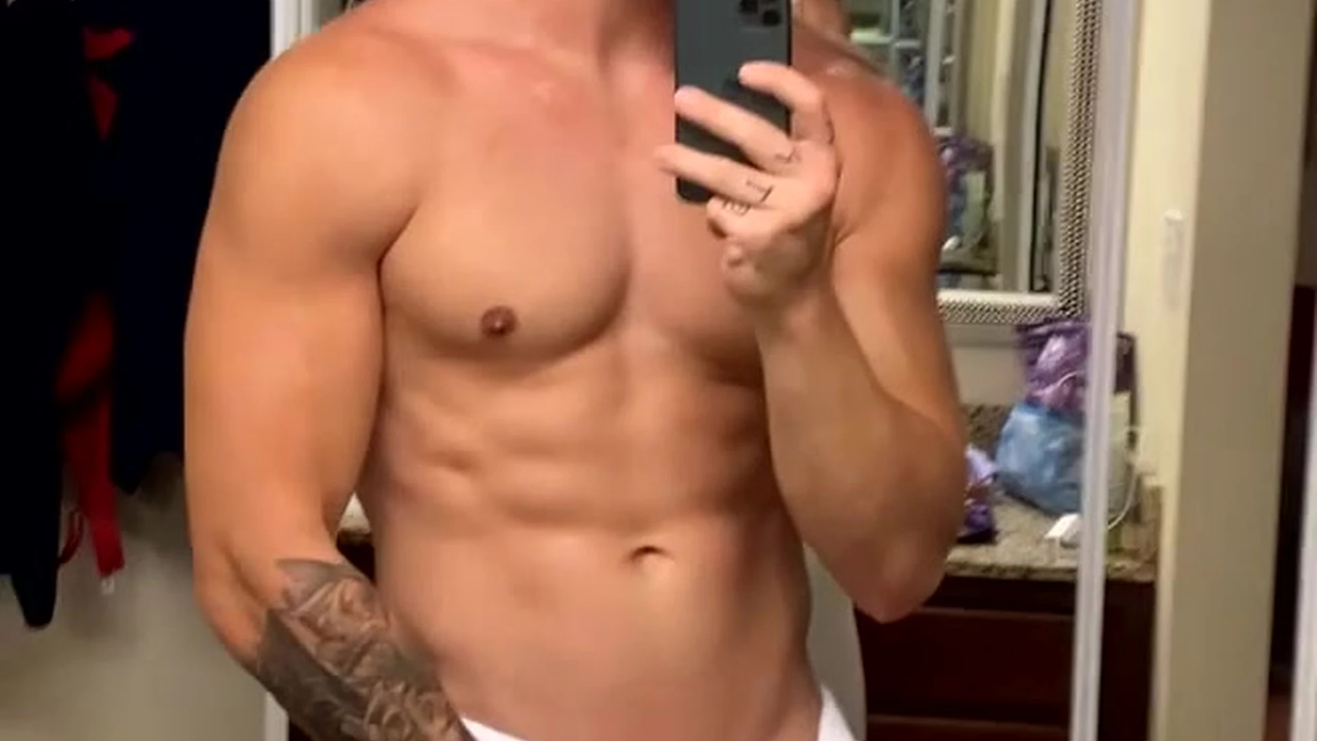 Sensational influencer sweaty Logan Drake Leaked
