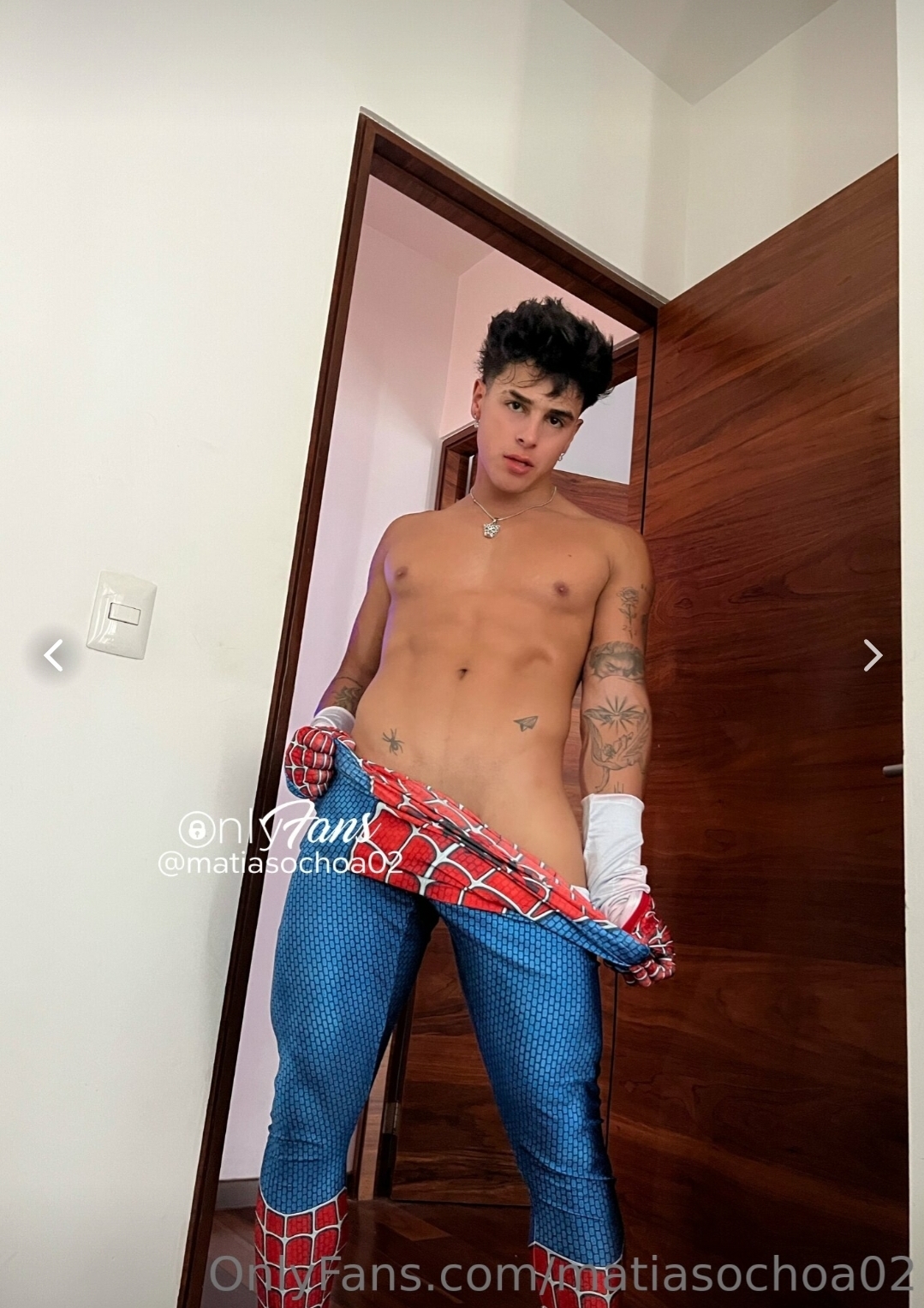 muscled Instagram Star matiasochoa2 nude cock