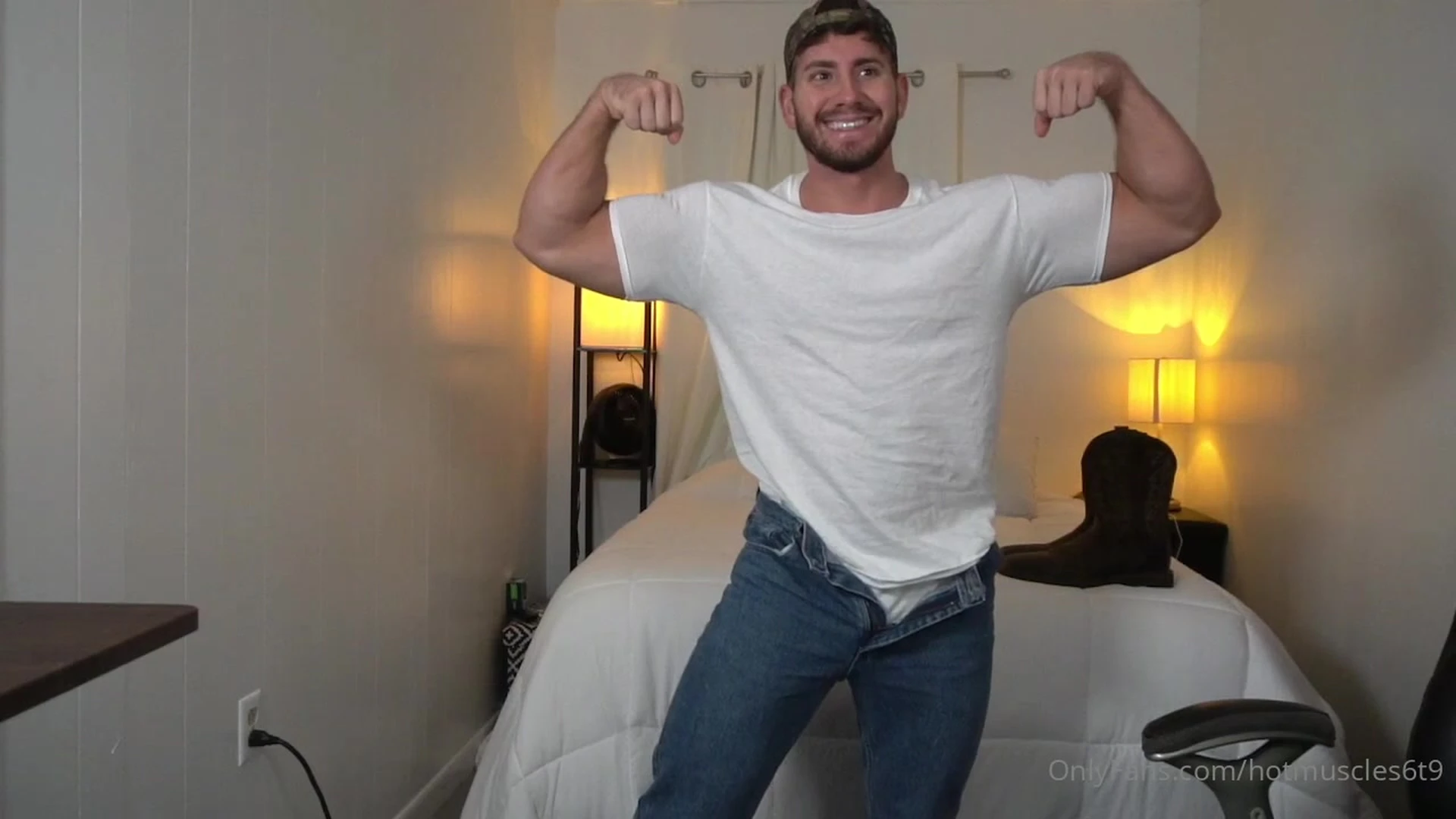 Sensational Bulging hotmuscles6t9