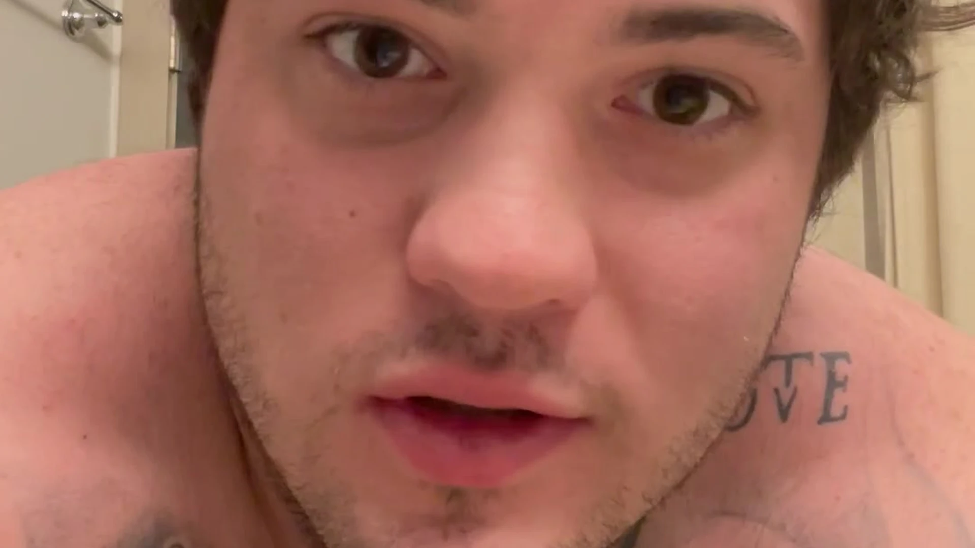 Slutty Derek Martin ripped cams Exposed