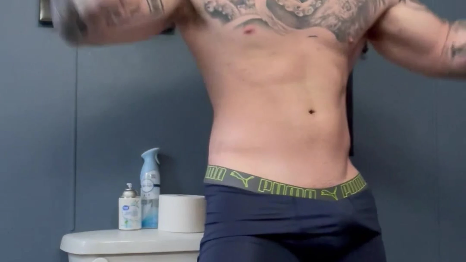 Sensational teen throbbing Derek Martin fap Vid