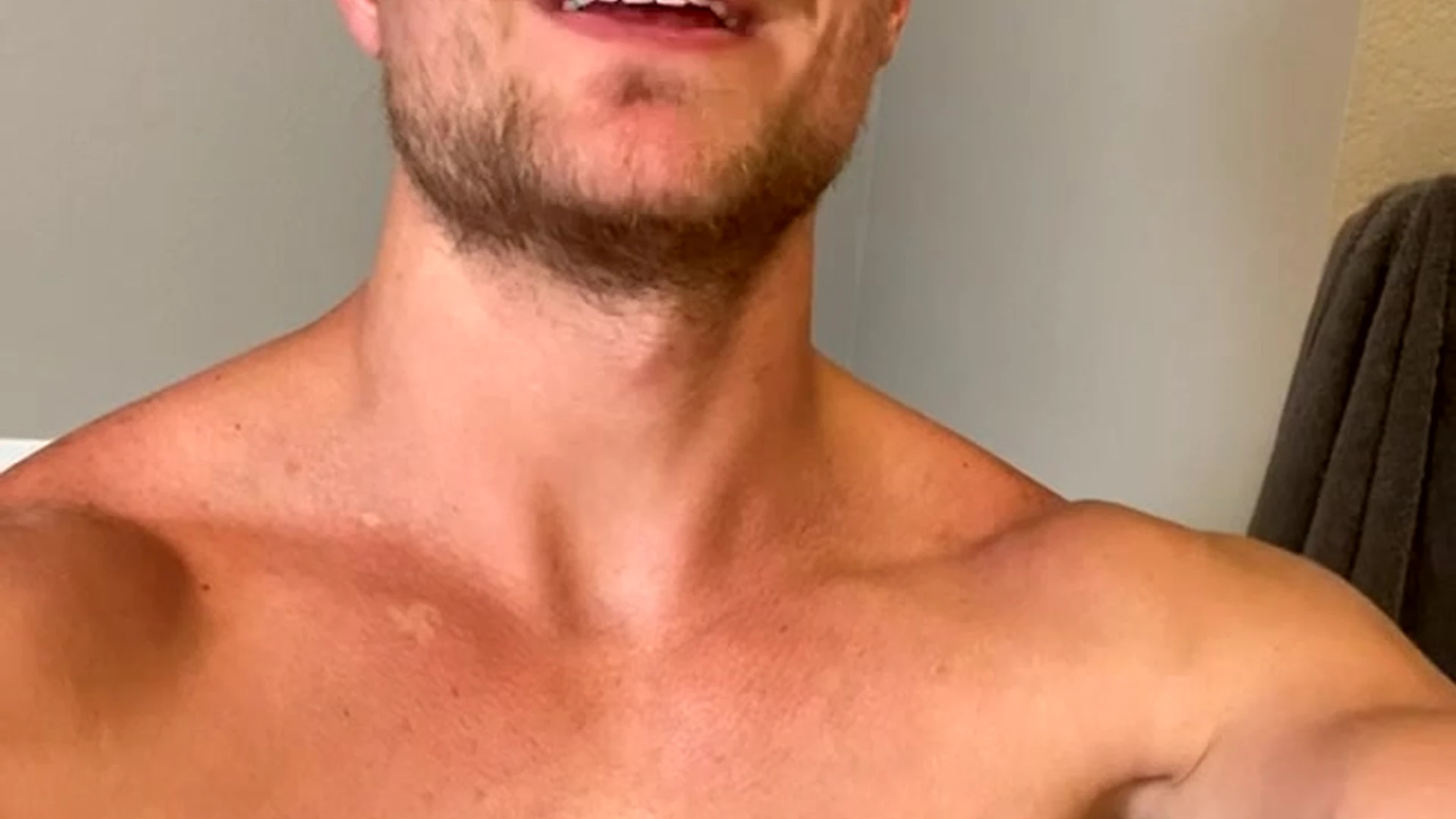 Exposed Magnetic  Bulging Logan Drake male thot