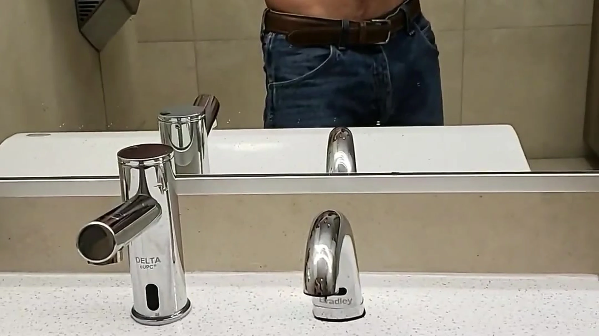 Exposed masculine Brawny hotmuscles6t9 masturbating Clip