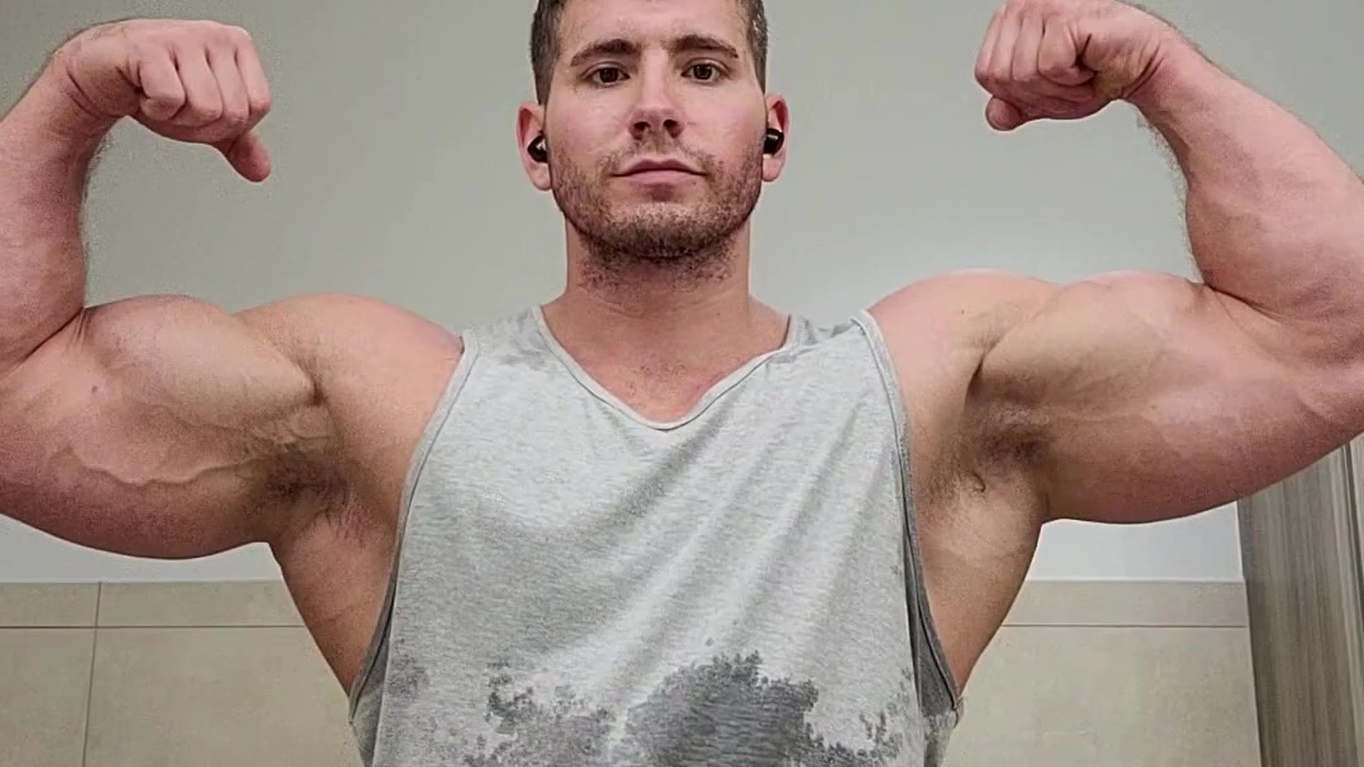 Exposed Babe explosive Derrick Henry  huge pecs Full leaked video
