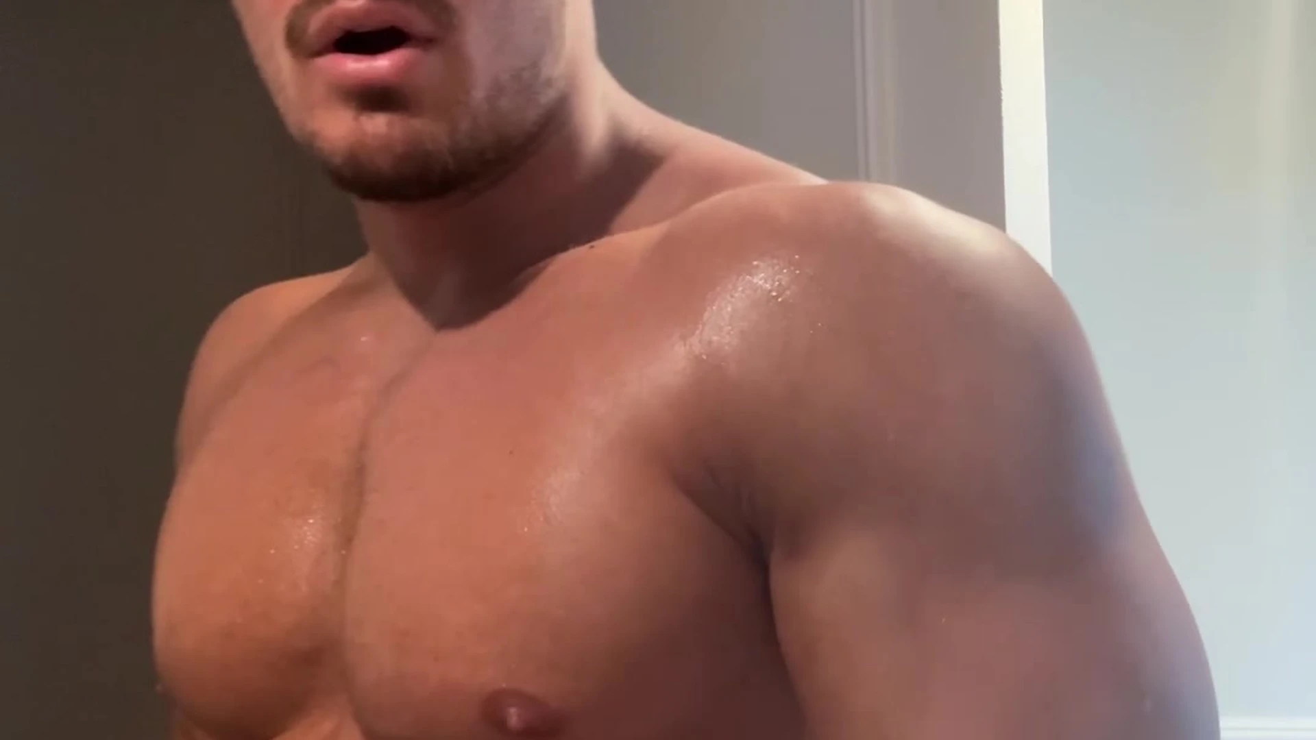 Ass-focused Juicy James B sexy Sensational
