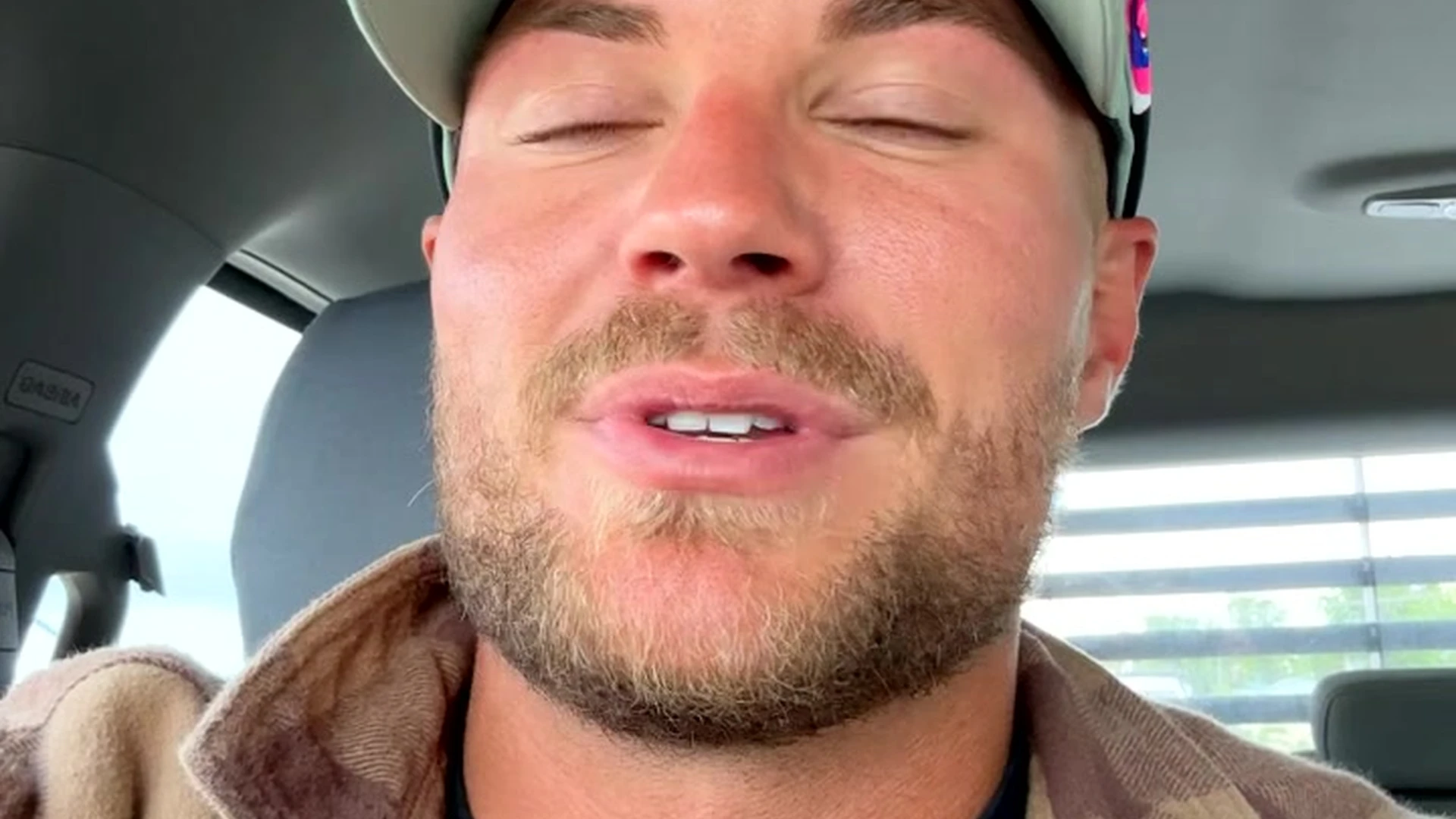 Exposed Hung CurvedKing  huge pecs
