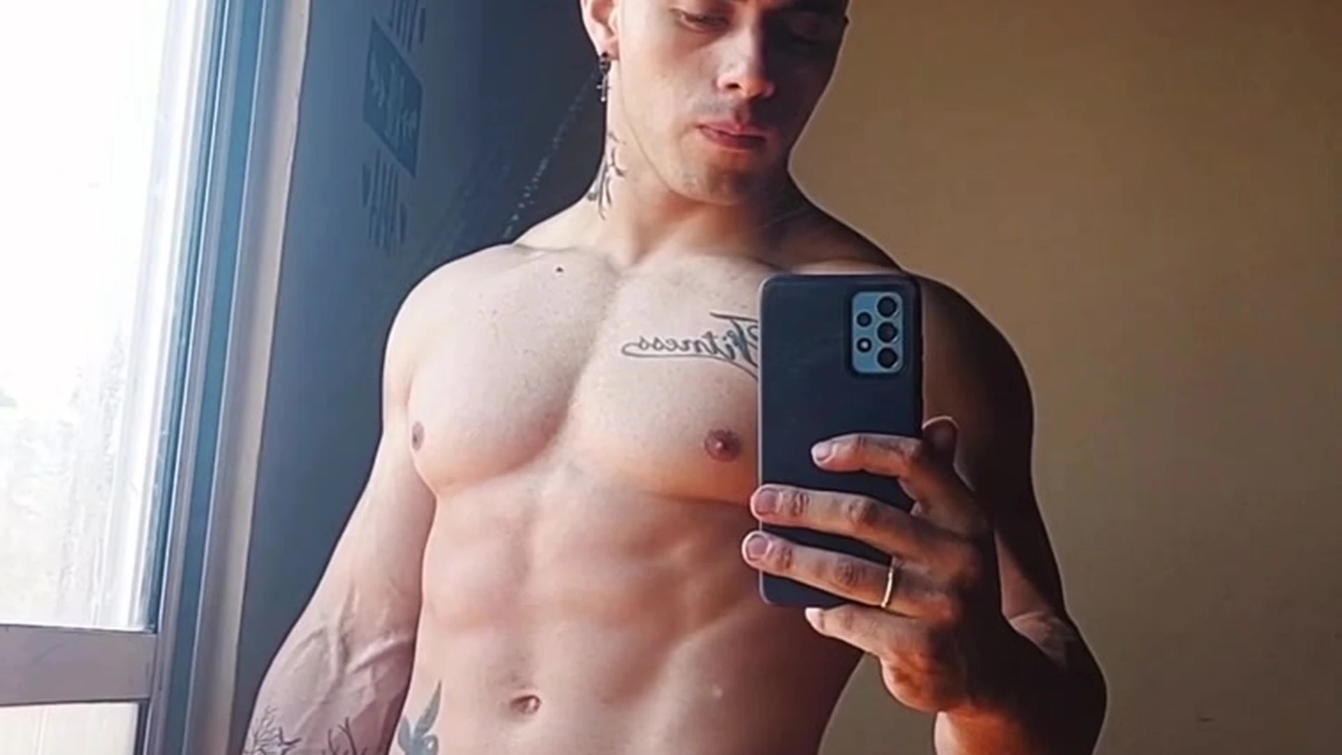 Ass-focused FRANOKK nude pic EXPOSED