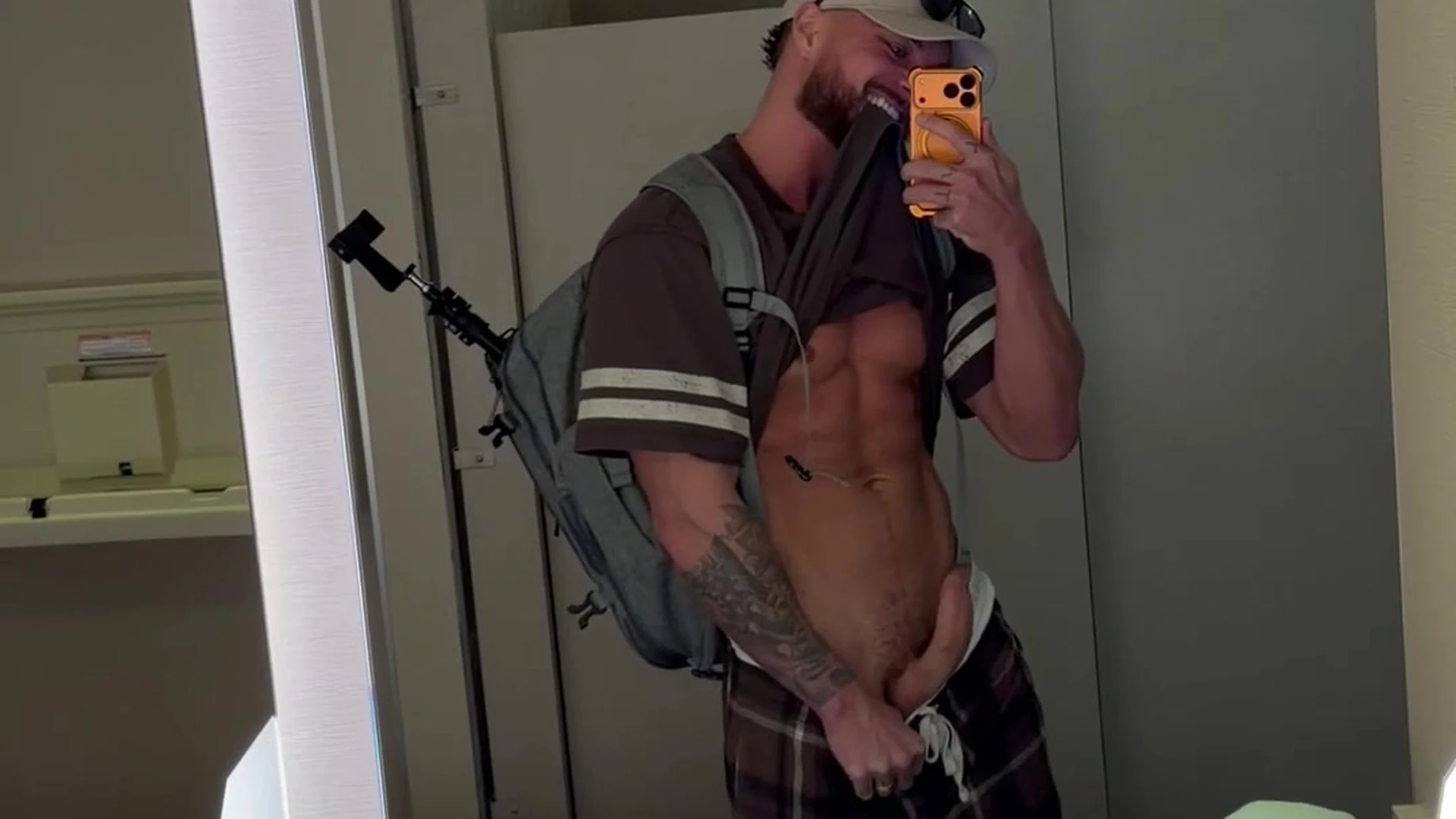 beast Logan Drake onlyfans