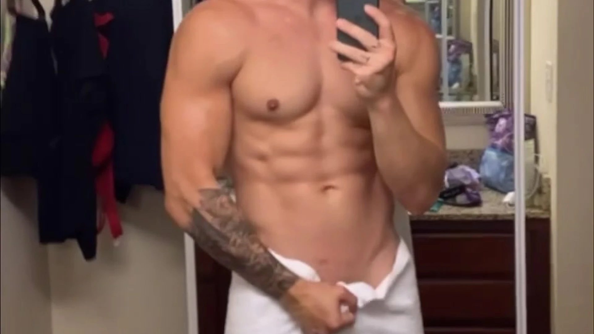 Exposed beast Logan Drake Nude onlyfans