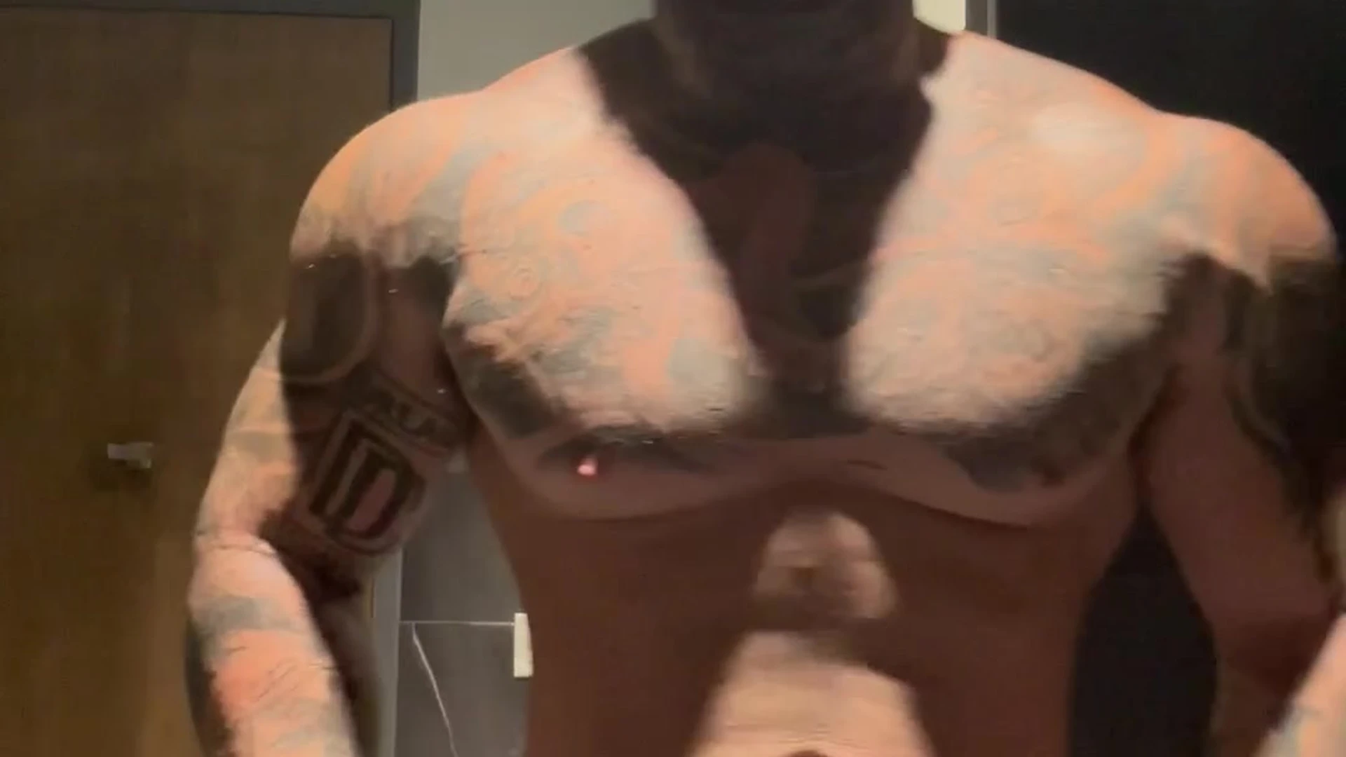 Exposed Bulging deek_aesthetic