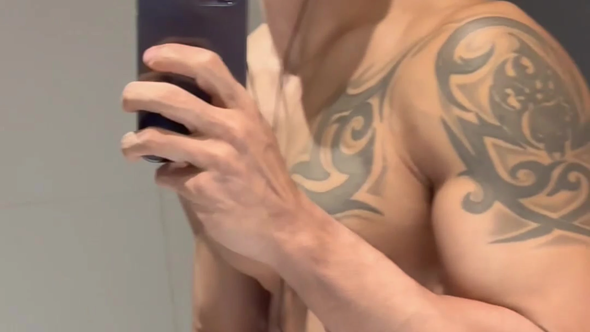 muscled Asian SemenX onlyfans pic
