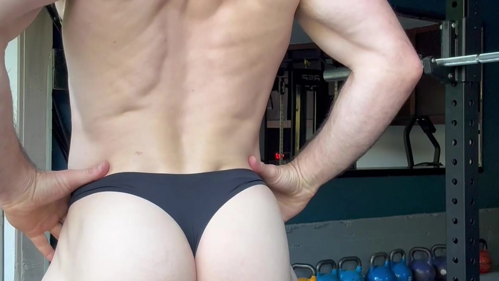 Exposed bubble butt hunk eroticstrength nude porn leak