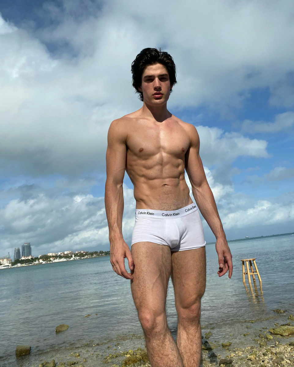 model Wyatt Cushman leaks OF