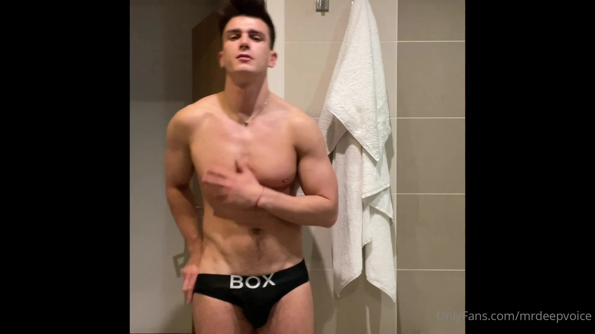 mrdeepvoice Quick wank in the bathroom with a happy ending Happy