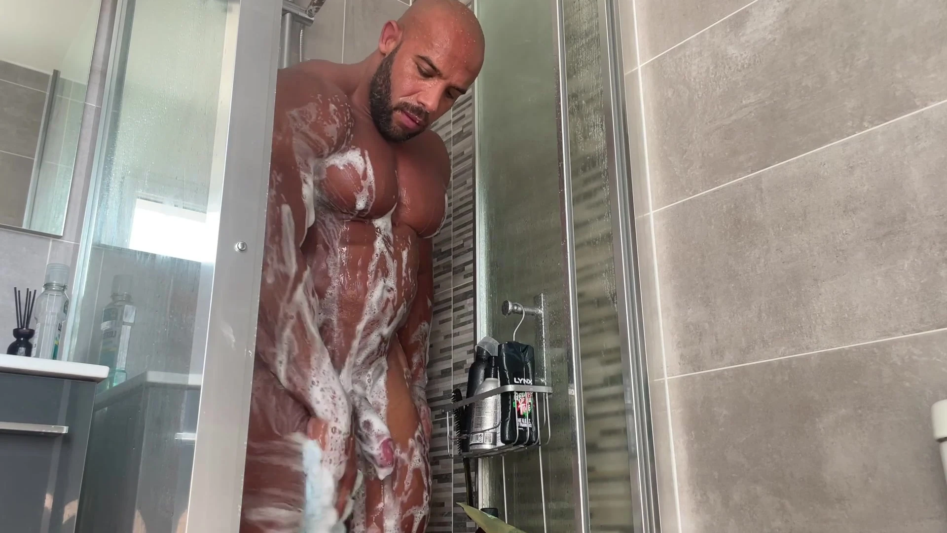 ajfitnessonlyfans Water dripping all over my caramel skin rippli