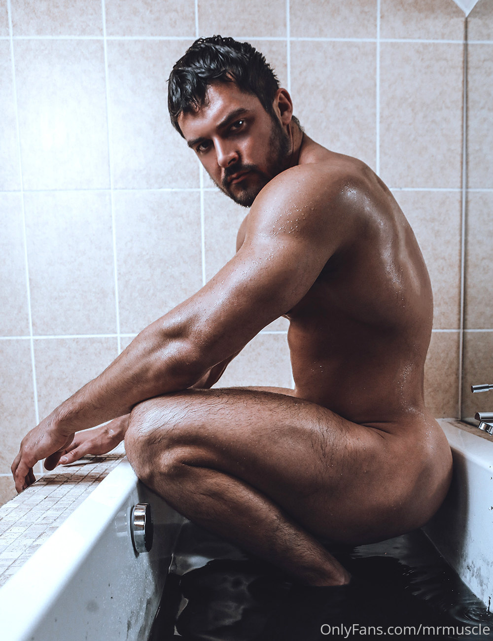 gorgeous British mrmuscle erome VIDFULL