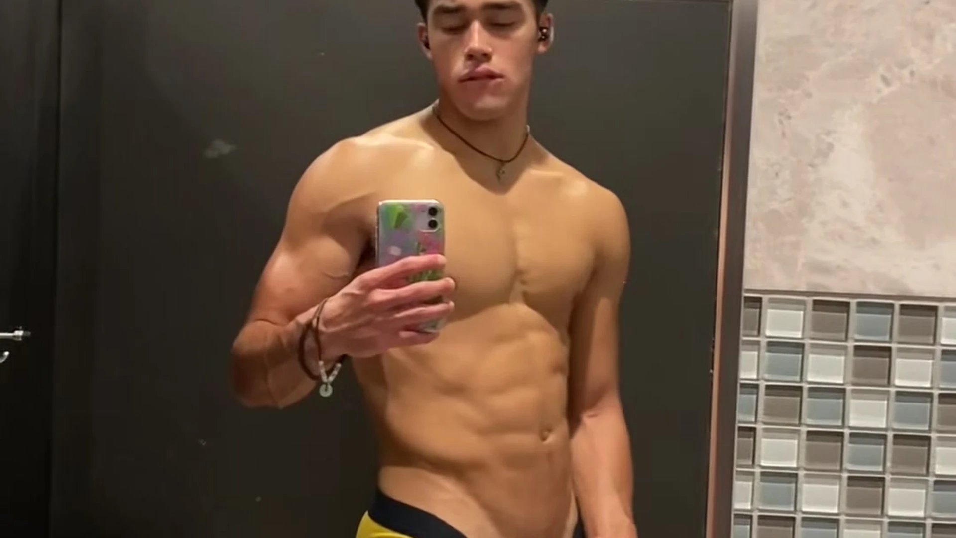 Bisex jomlox anal full vid