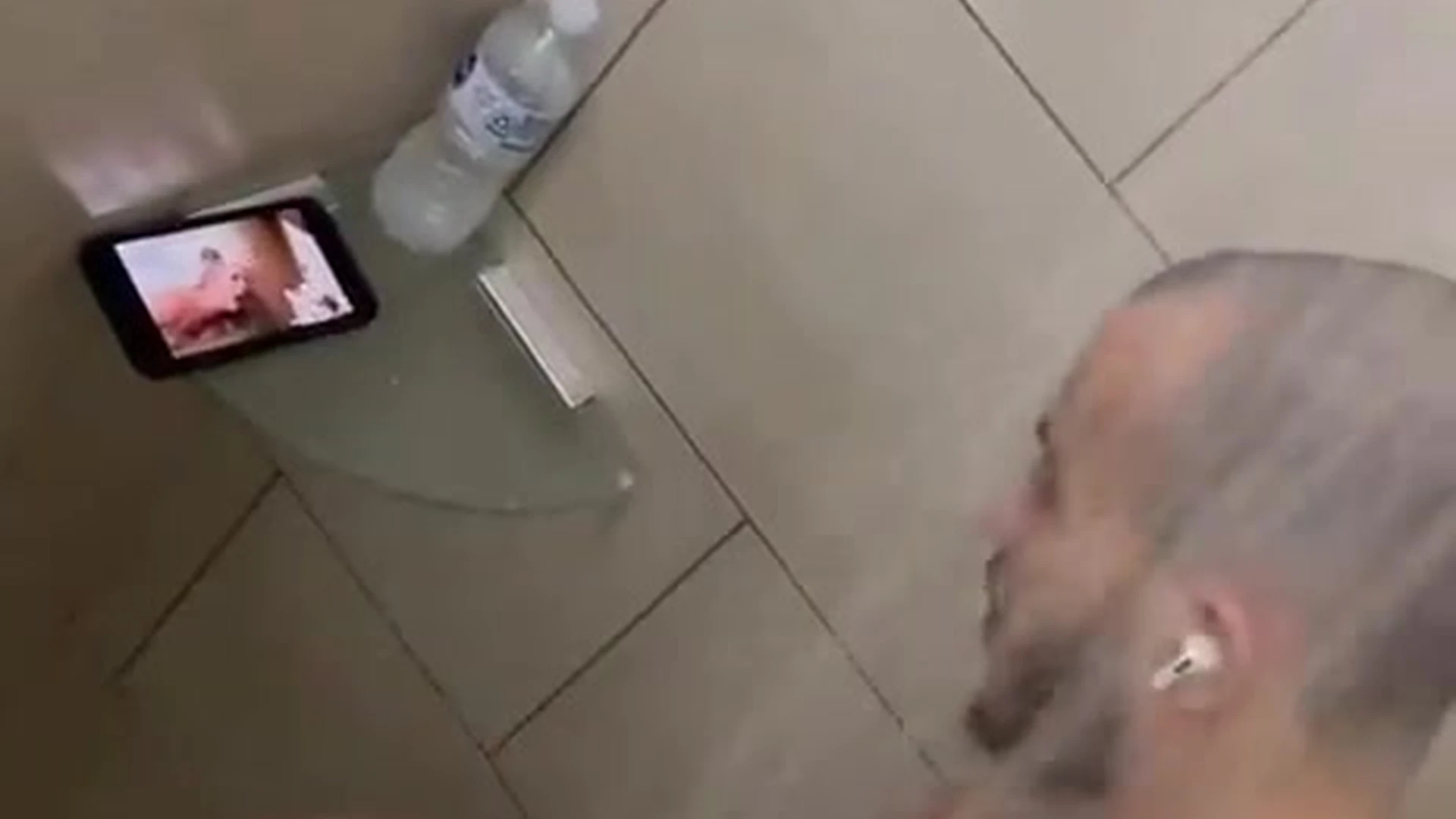 Spy hot guy JO on gym shower