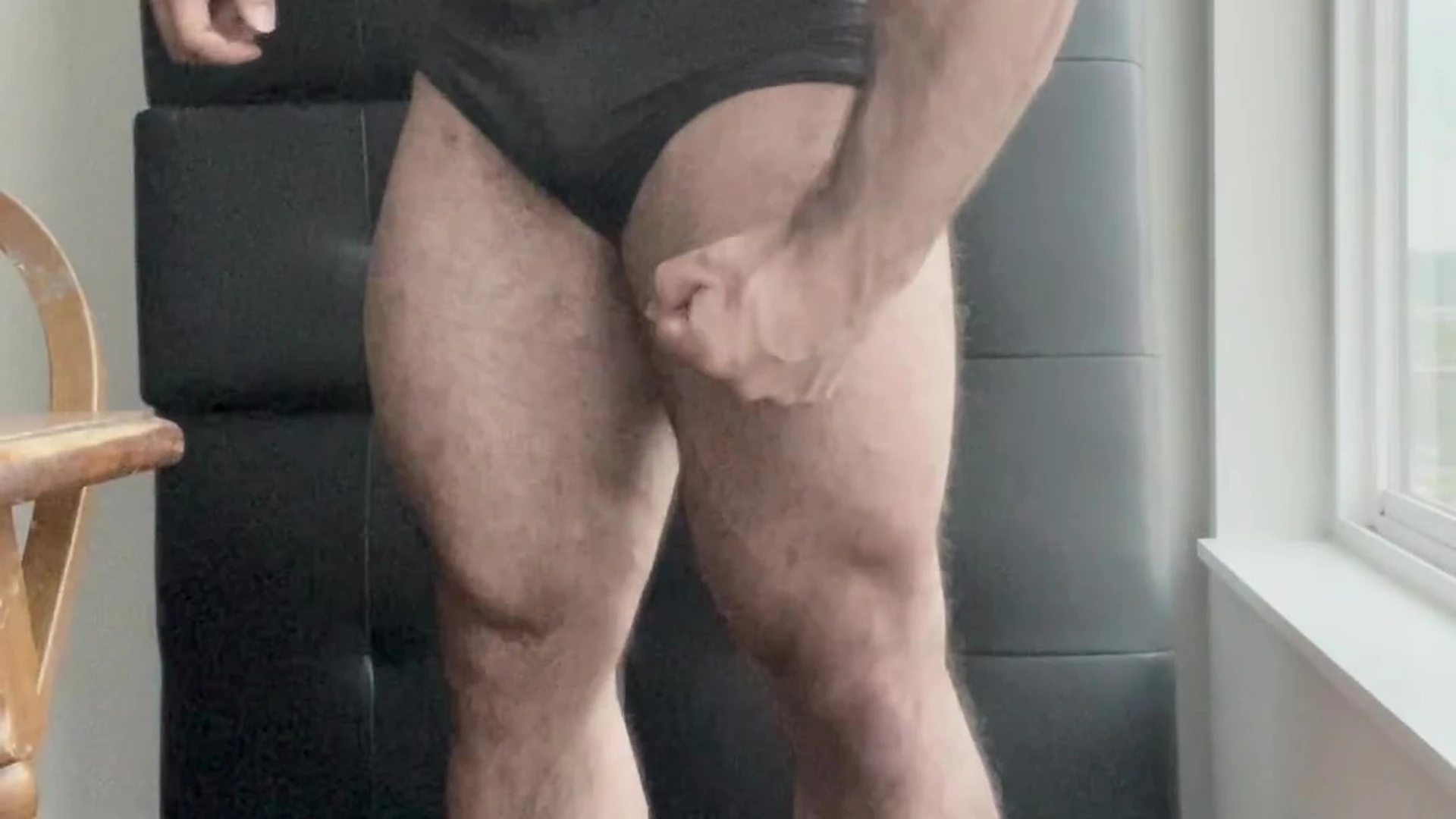 Big Geno leg focused flexing