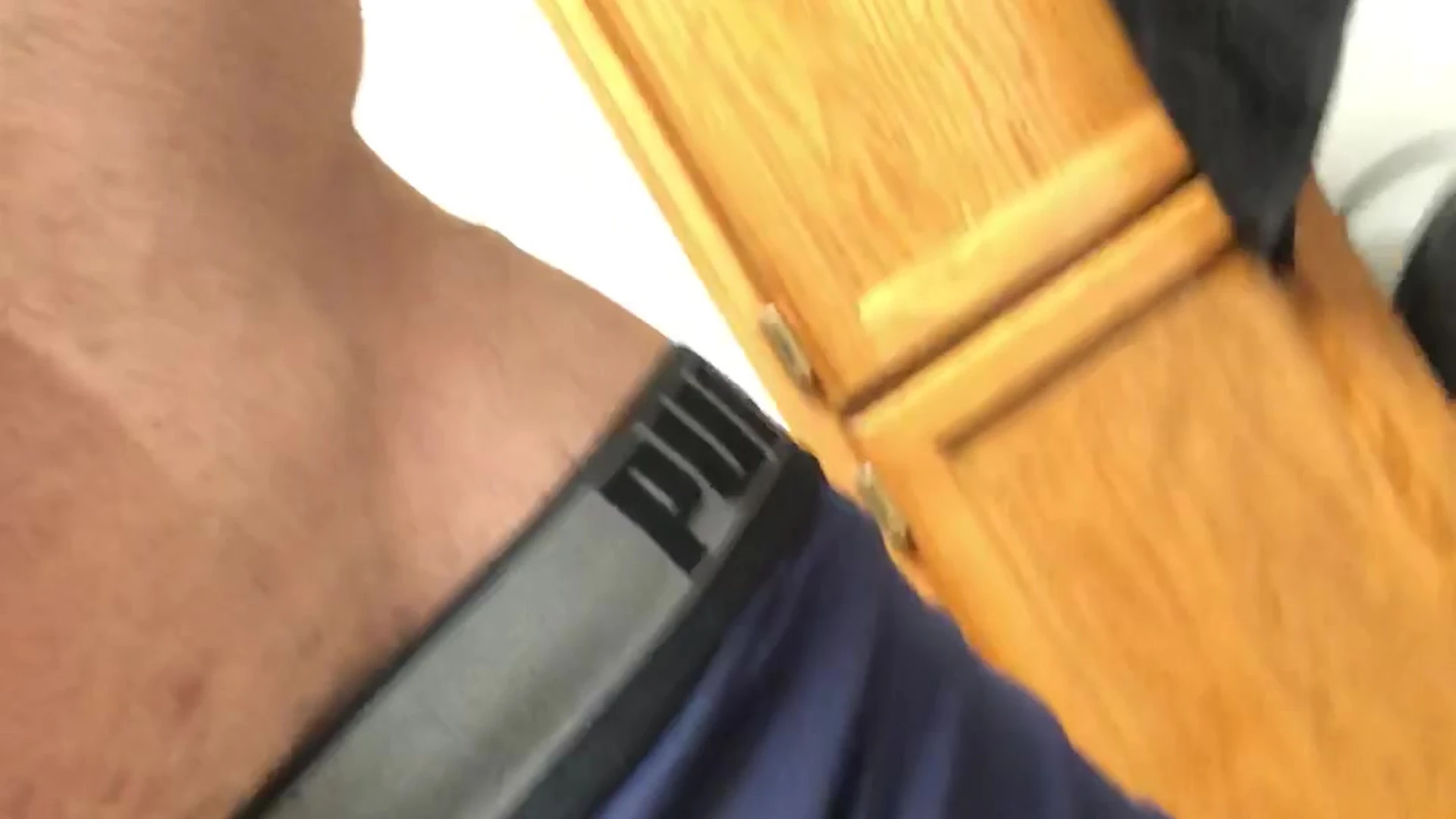 Big Geno flexing these huge muscles alpha style