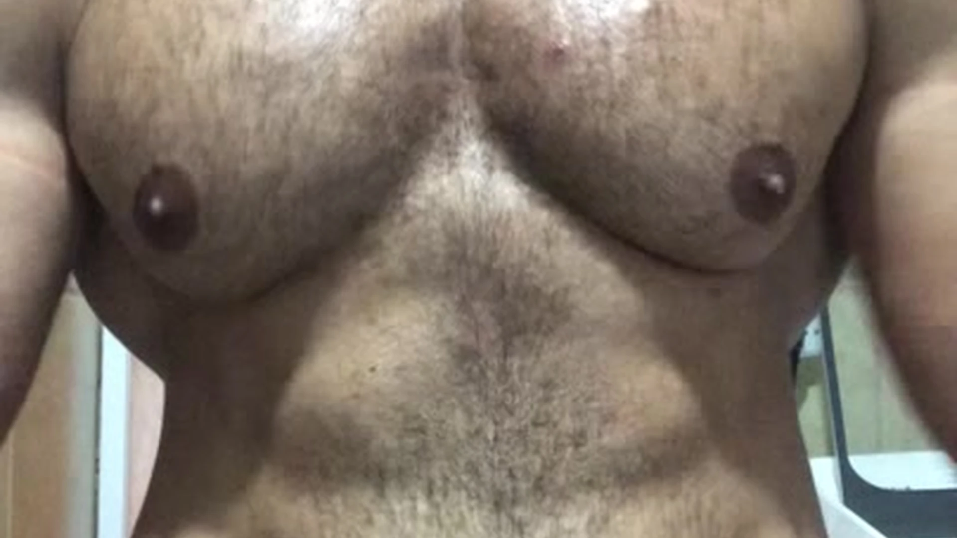 BODYBUILDER THE BIG HORUS twitter Clip