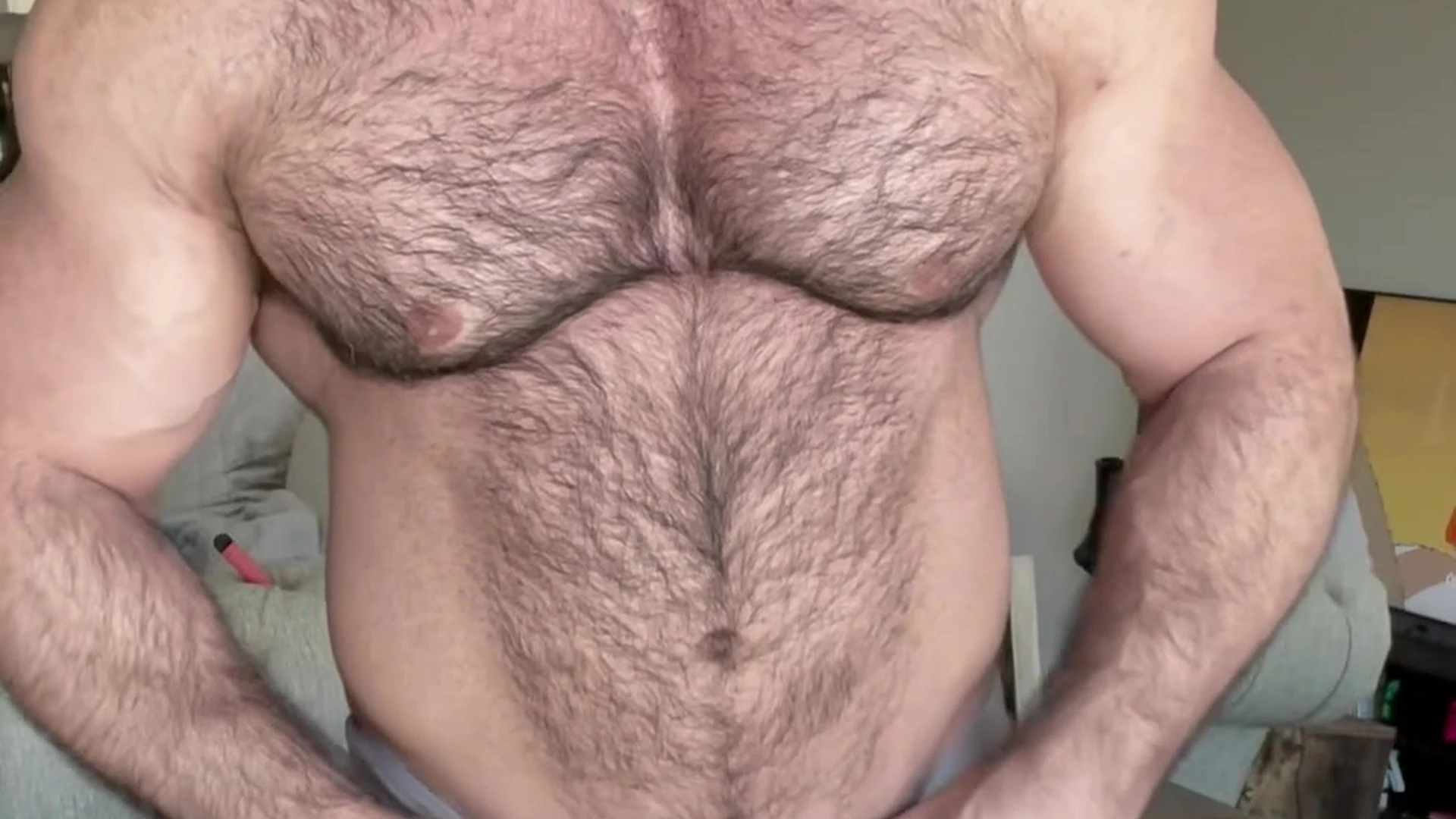 Big Geno morning flex check for the hairy muscles